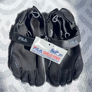 FILA Skele-toes EZ-Slide Black Sandals Shoes Women’s 8 NWT